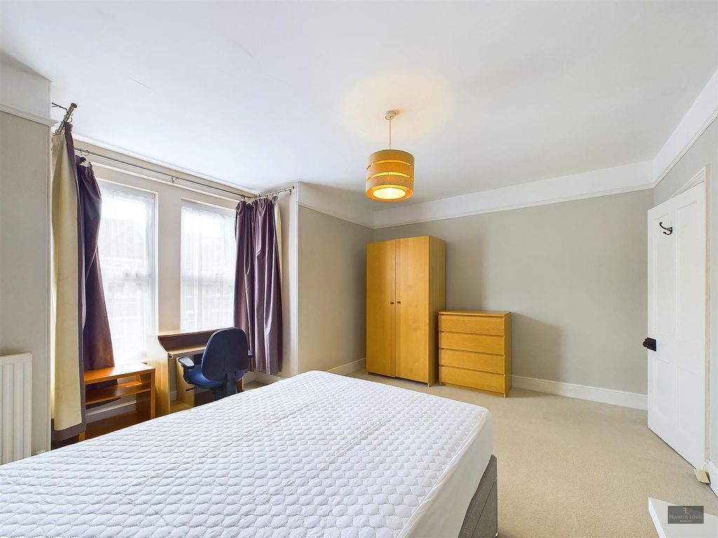 Property photo 3 of 13 Cam02887G0-Pr0282-Still015.Jpg