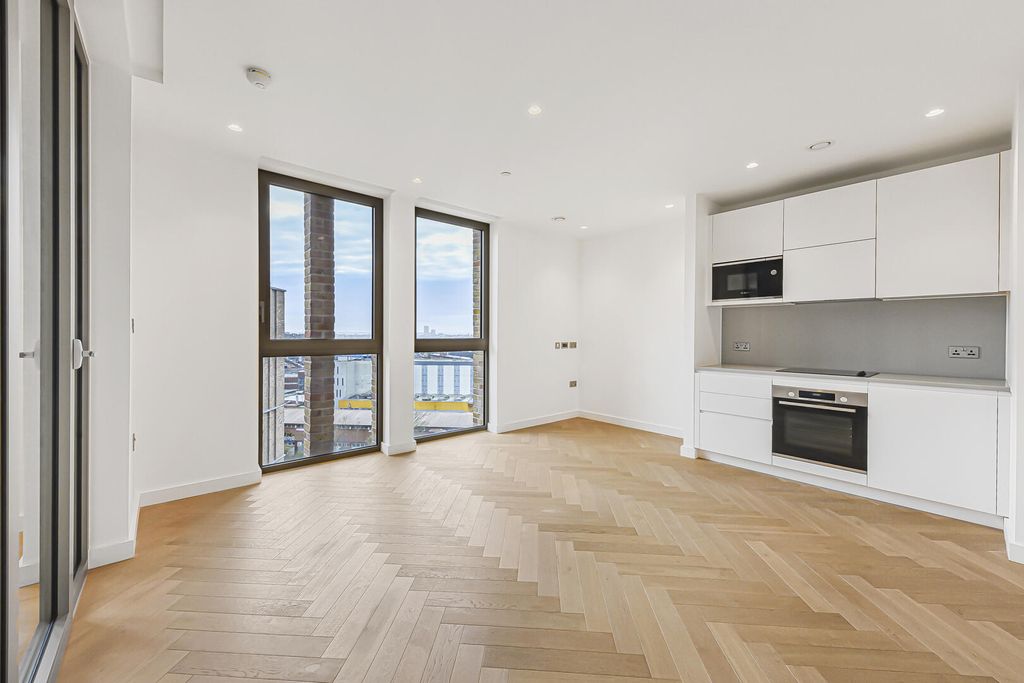 Property photo 1 of 17 Kitchen