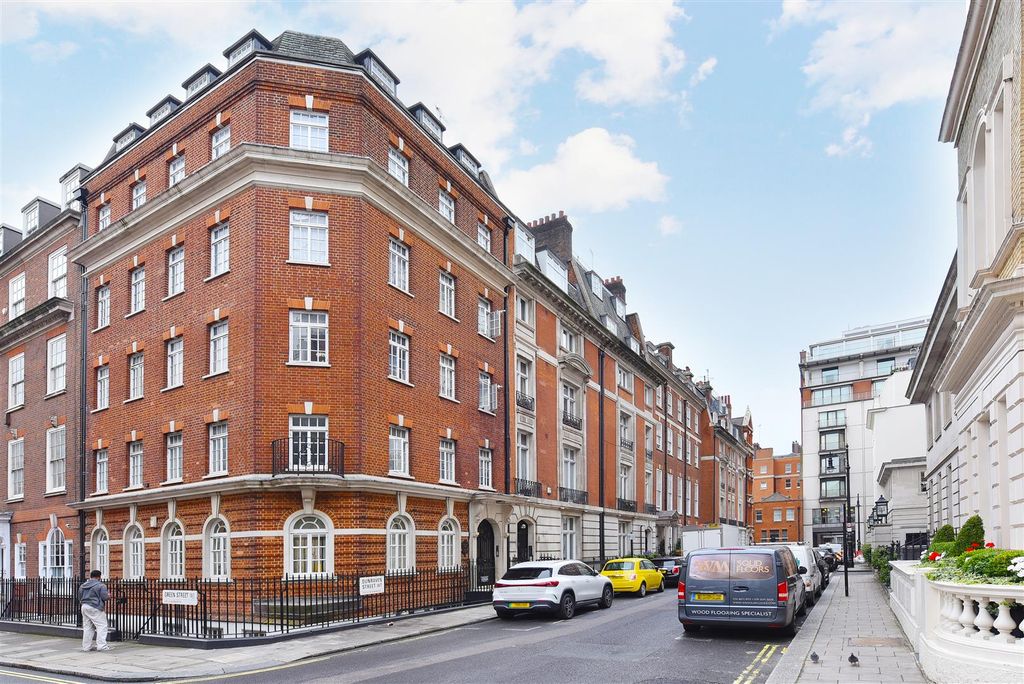 Property photo 2 of 9 Flat 2, 5 Dunraven Street (9).Jpg