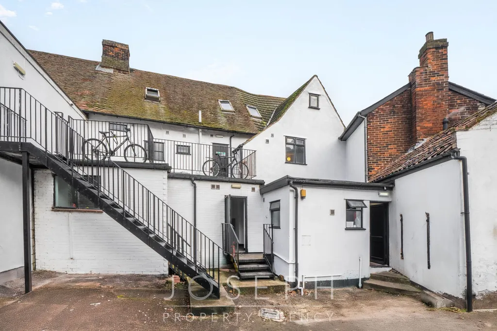 Apartment in Ipswich, Stoke - More