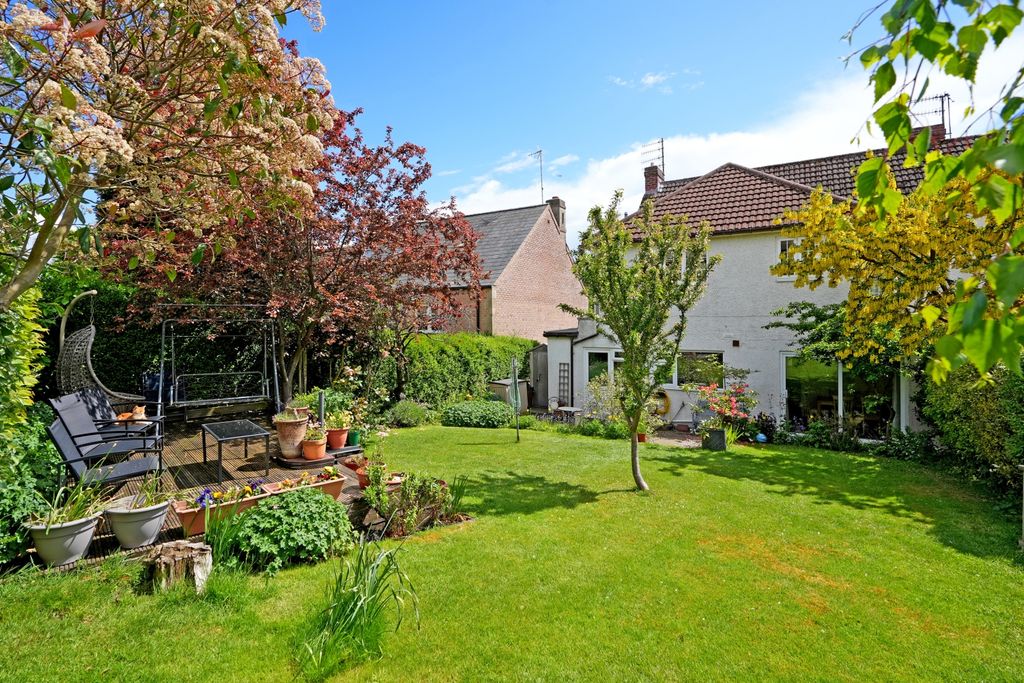 Property photo 2 of 38 Garden
