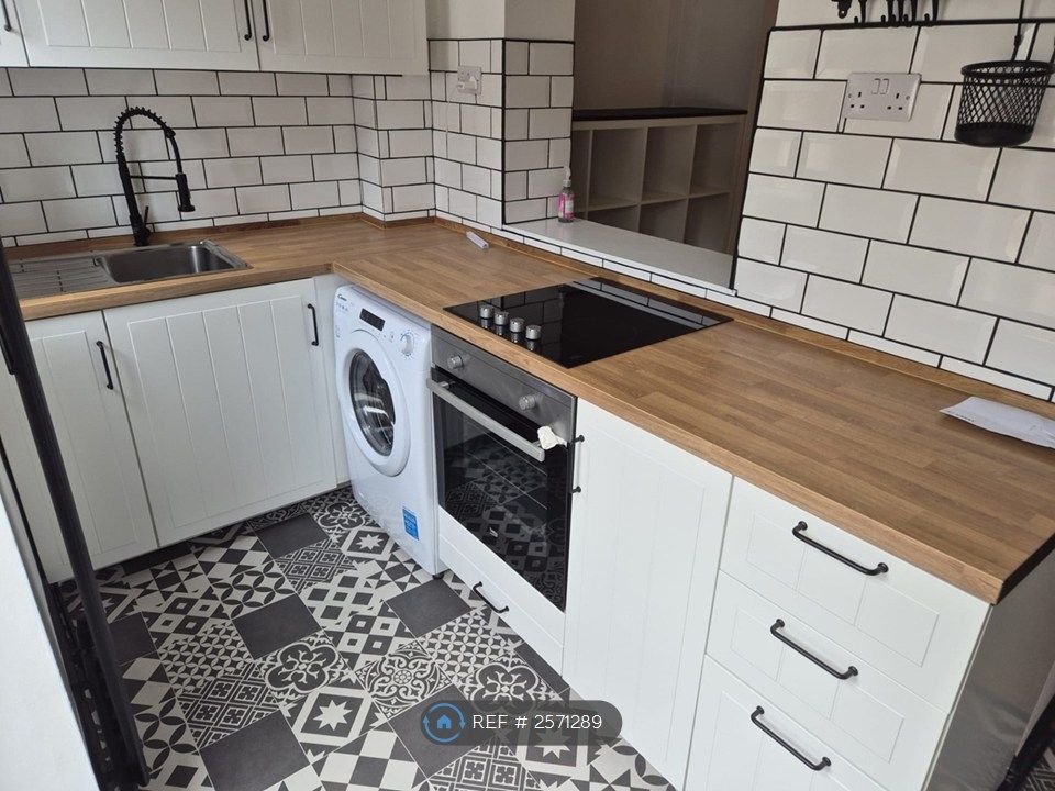 Property photo 2 of 34