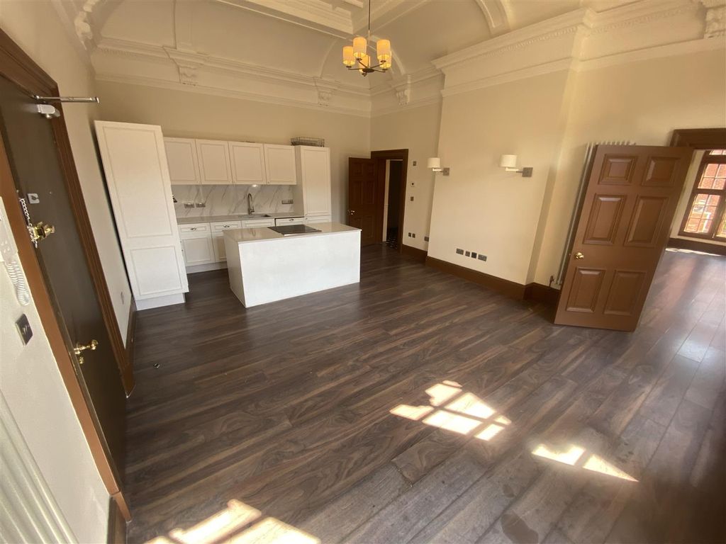 Property photo 2 of 11 Kitchen 1