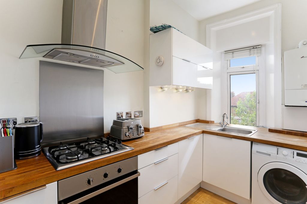 Property photo 3 of 8 Kitchen