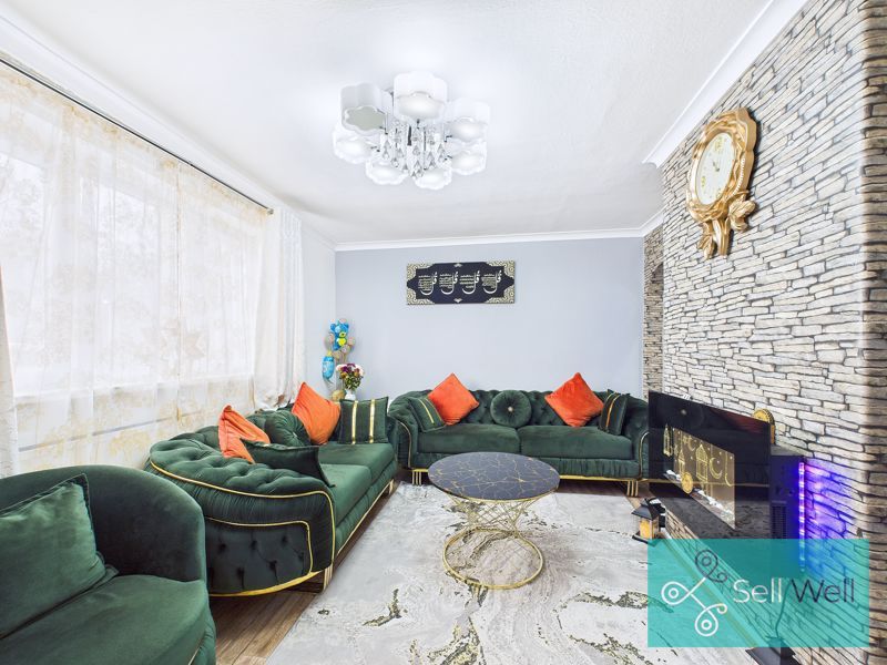 Property photo 2 of 36 Lounge