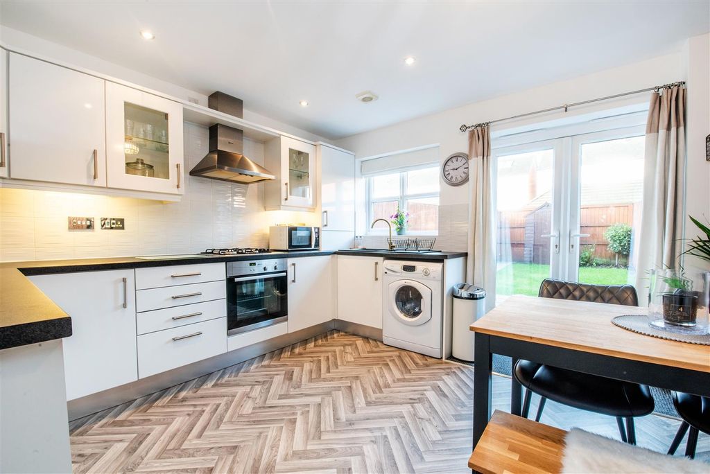 Property photo 3 of 19 Kitchen/Diner