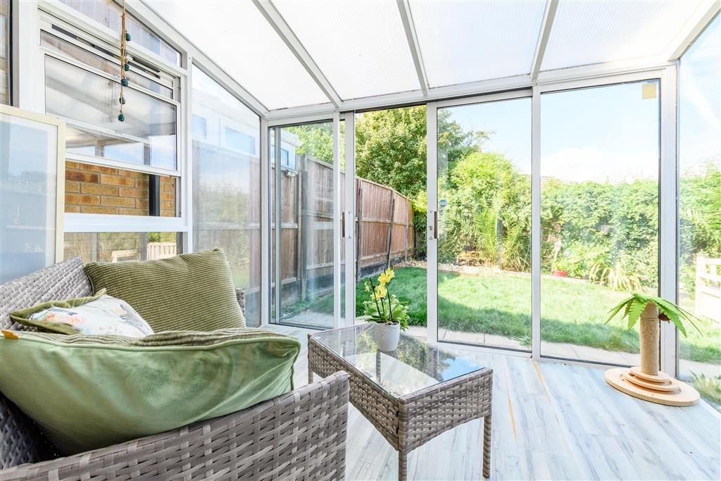 Property photo 2 of 8 Conservatory