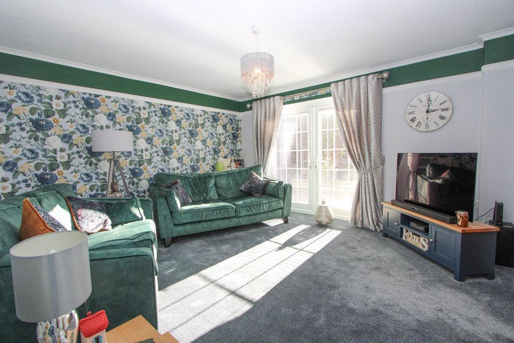 Property photo 2 of 28