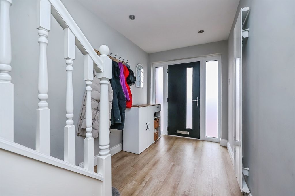 Property photo 2 of 28