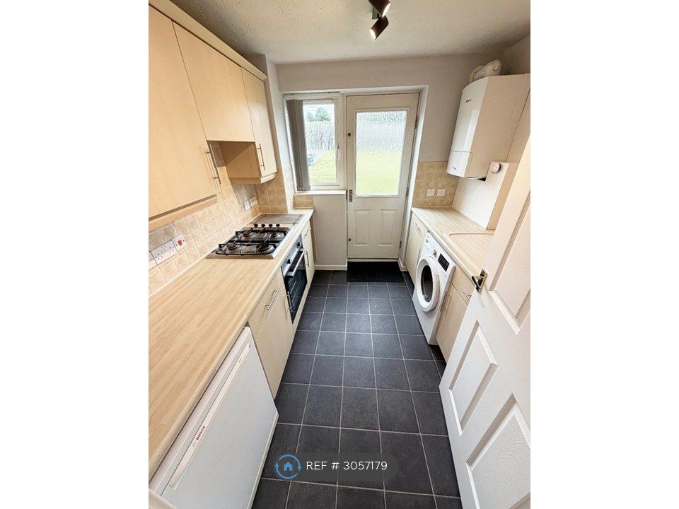 Property photo 3 of 10 Kitchen
