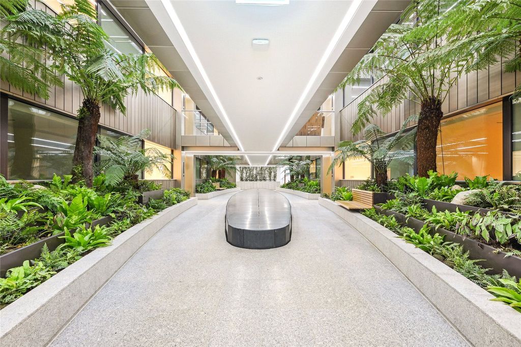 Property photo 3 of 13 Inner Courtyard Gard