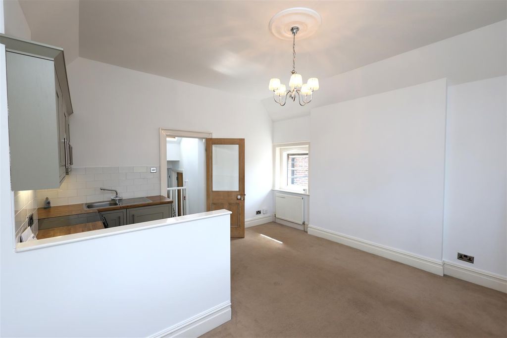 Property photo 3 of 13 Reception / Kitchen