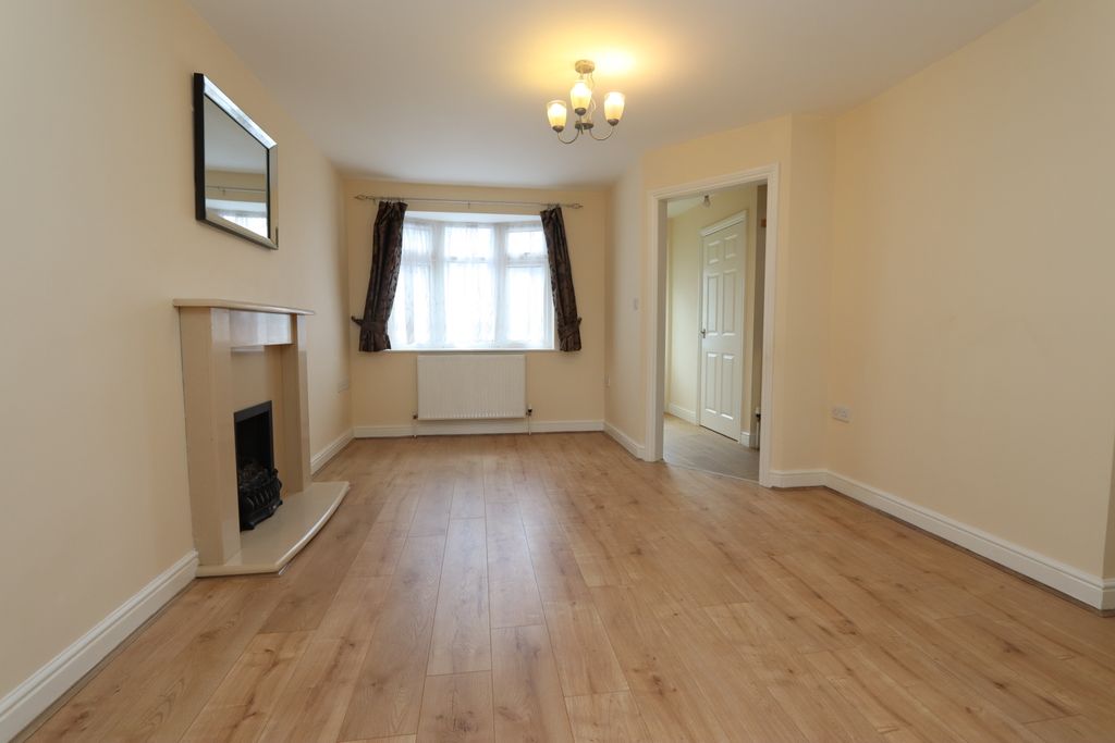 Property photo 3 of 10 Photo 02