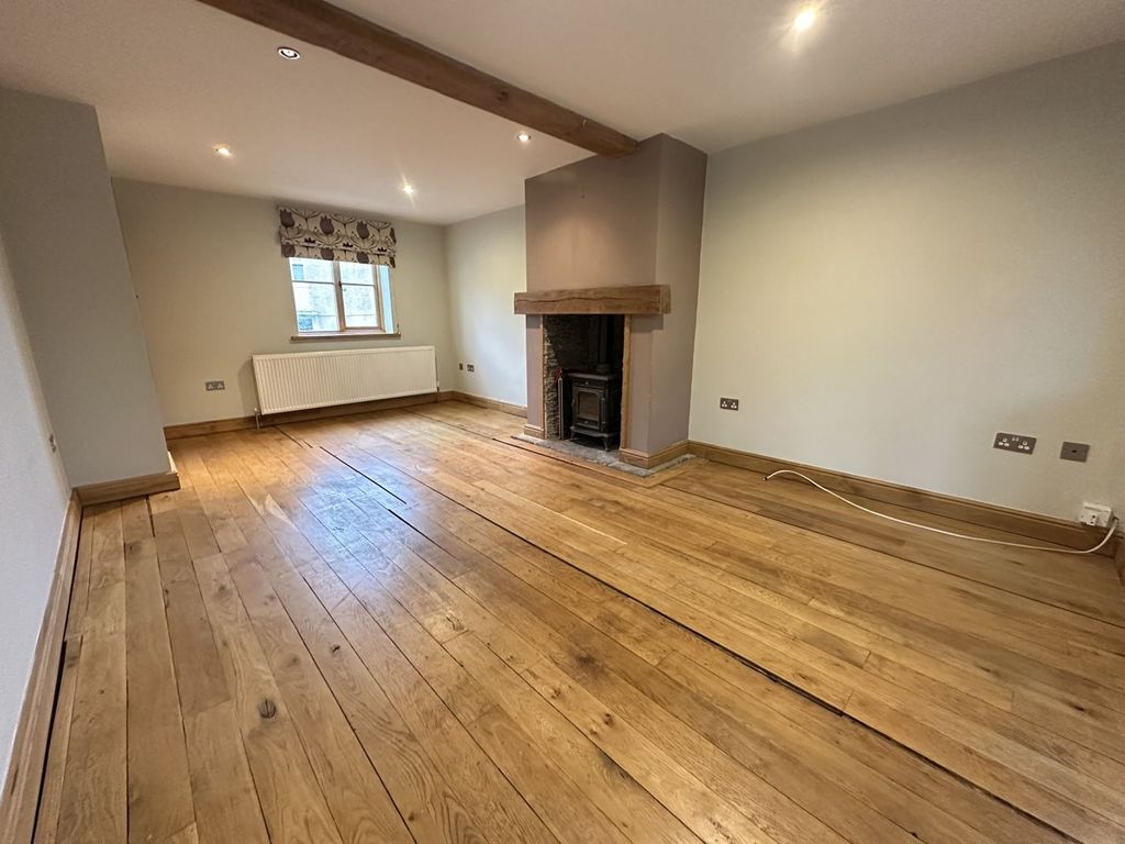 Property photo 3 of 25