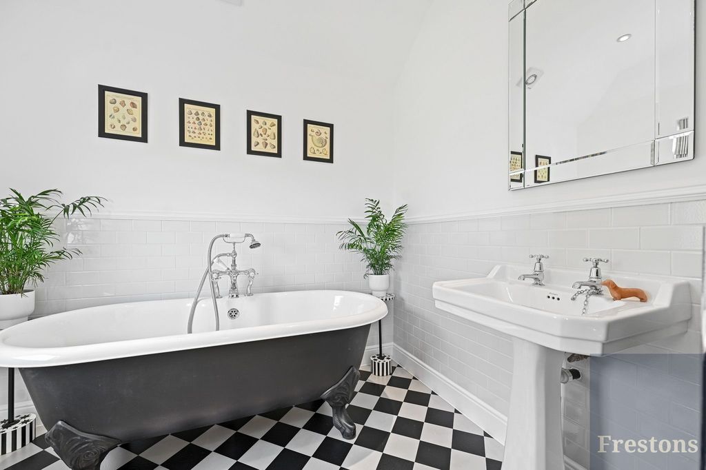 Property photo 2 of 3