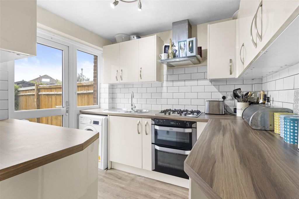 Property photo 2 of 19 Kitchen