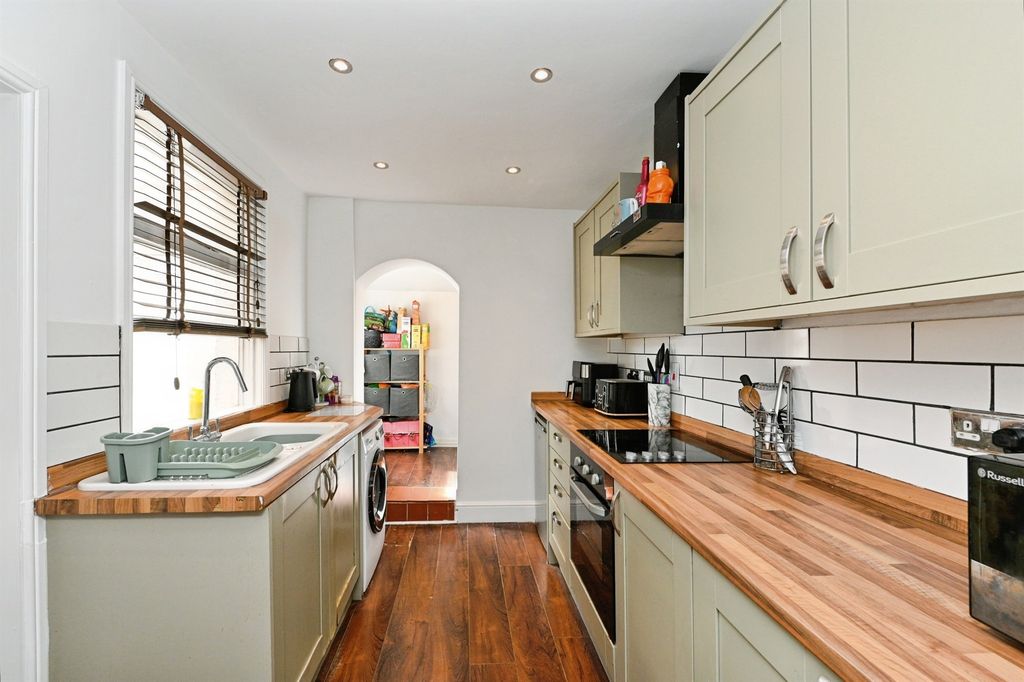 Property photo 3 of 12