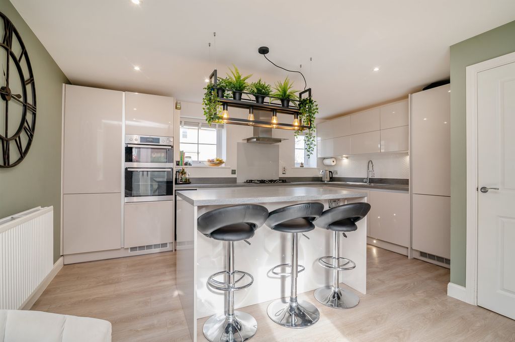 Property photo 2 of 23