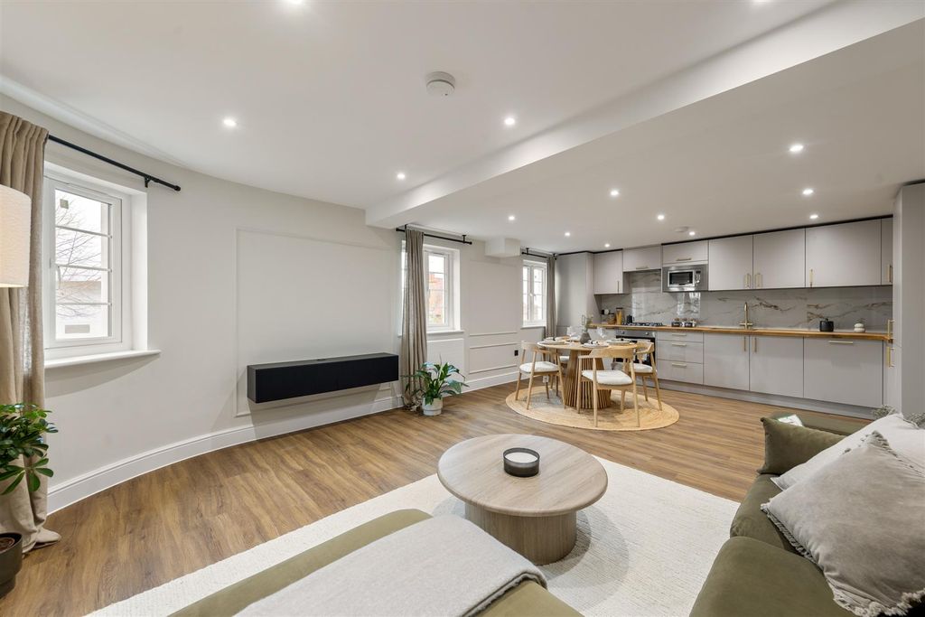 Property photo 3 of 11 4Highamrd-Showflatweb08.Jpg