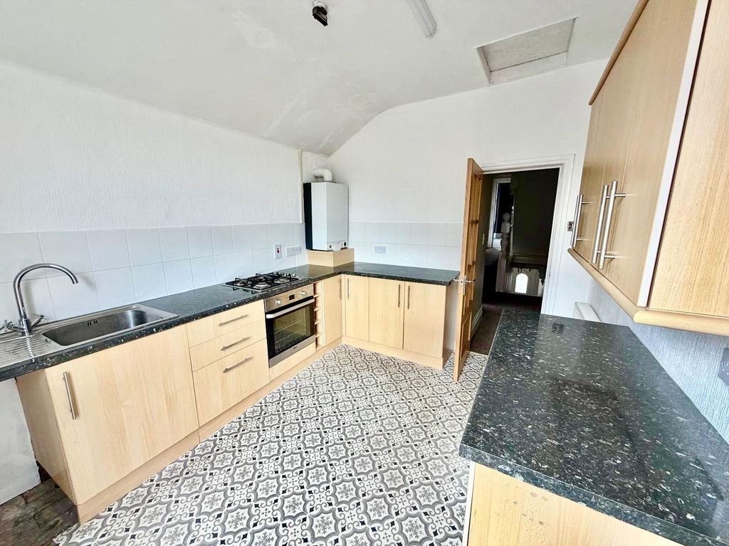 Property photo 3 of 6 Kitchen