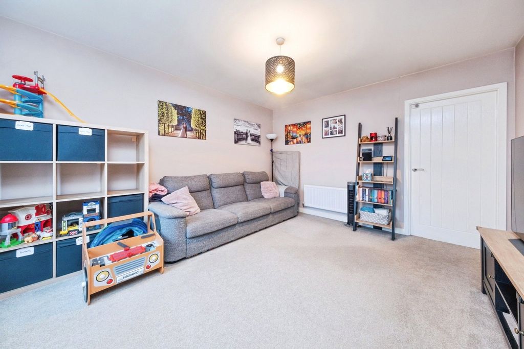 Property photo 3 of 18 Pbox-Img.Jpg