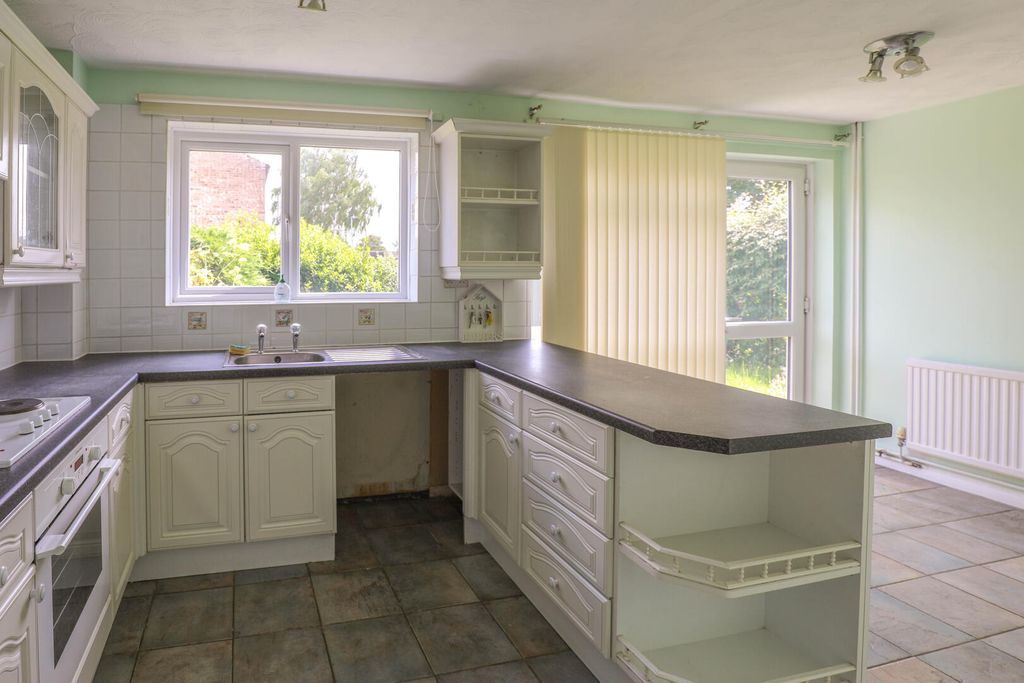 Property photo 3 of 9 Kitchen