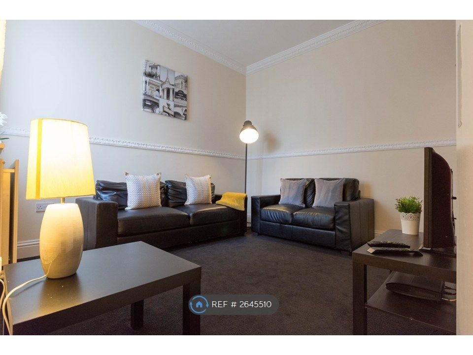 Property photo 1 of 12 Living Room