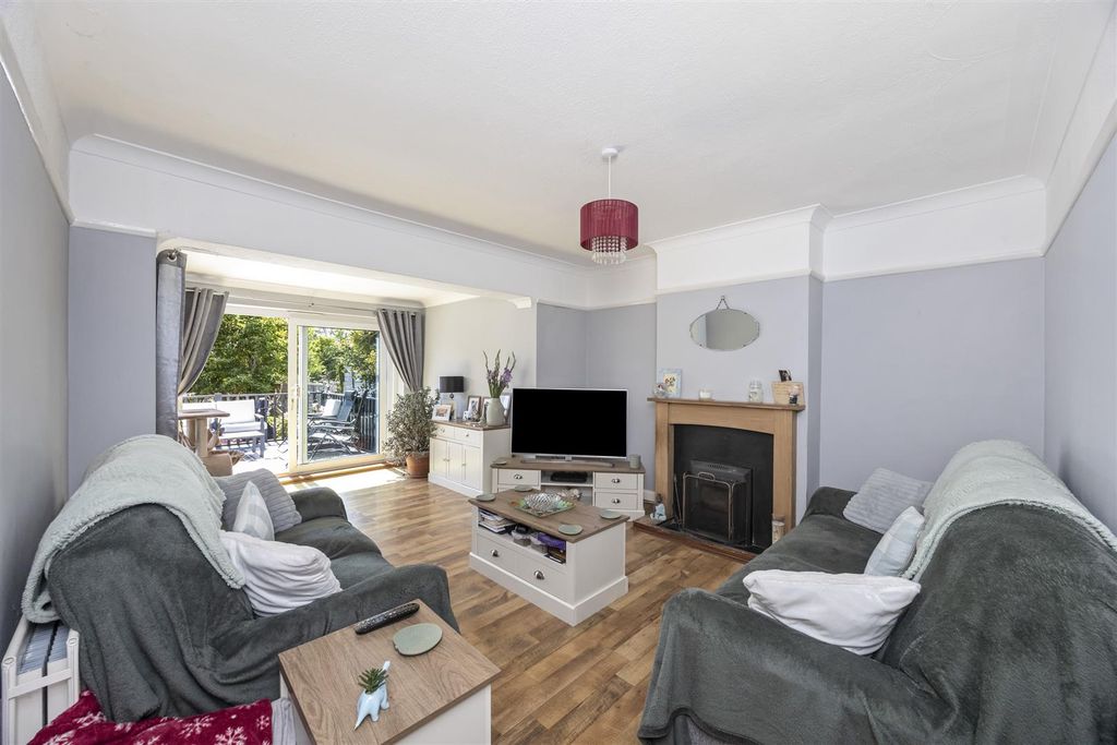 Property photo 2 of 18