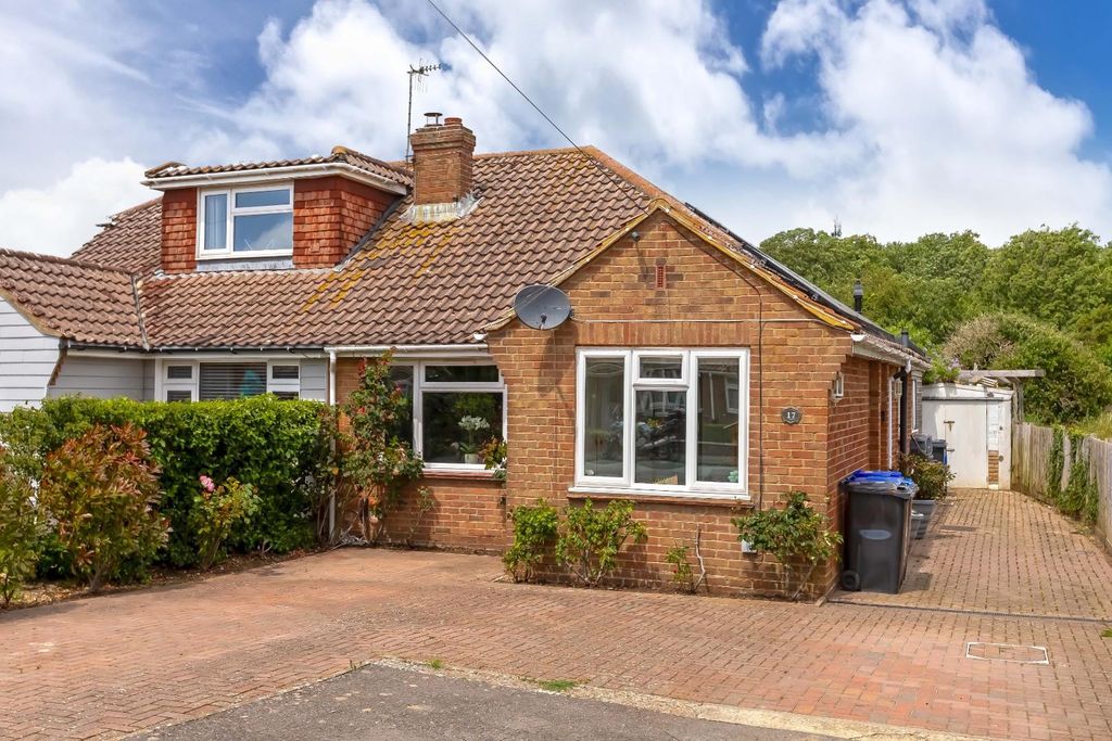 Property photo 1 of 21 Manor Close_22.Jpg