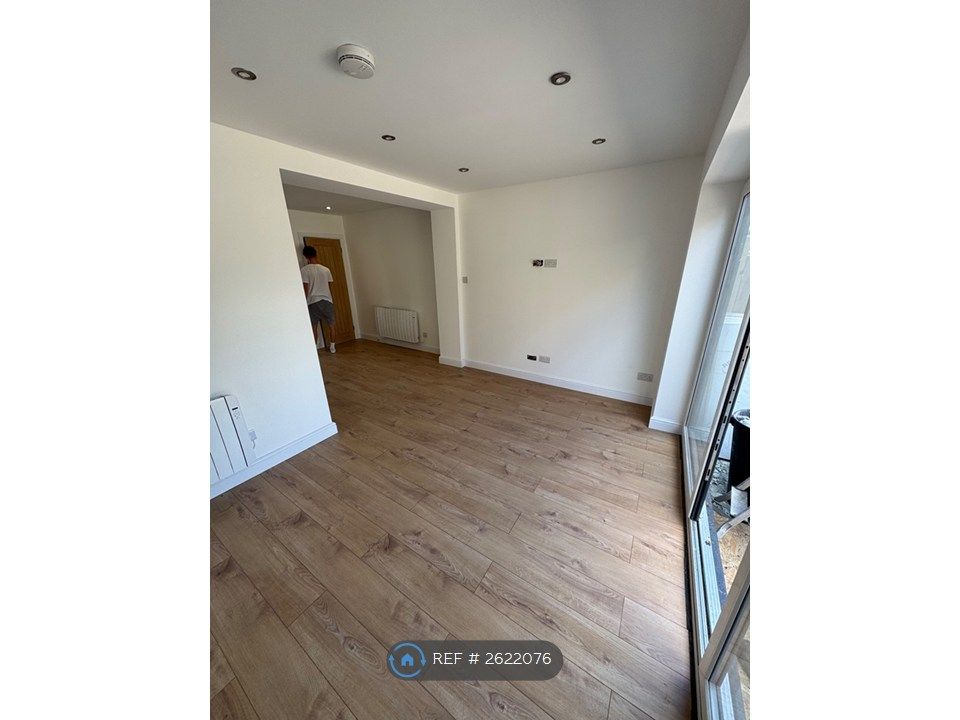 Property photo 2 of 16 Lounge