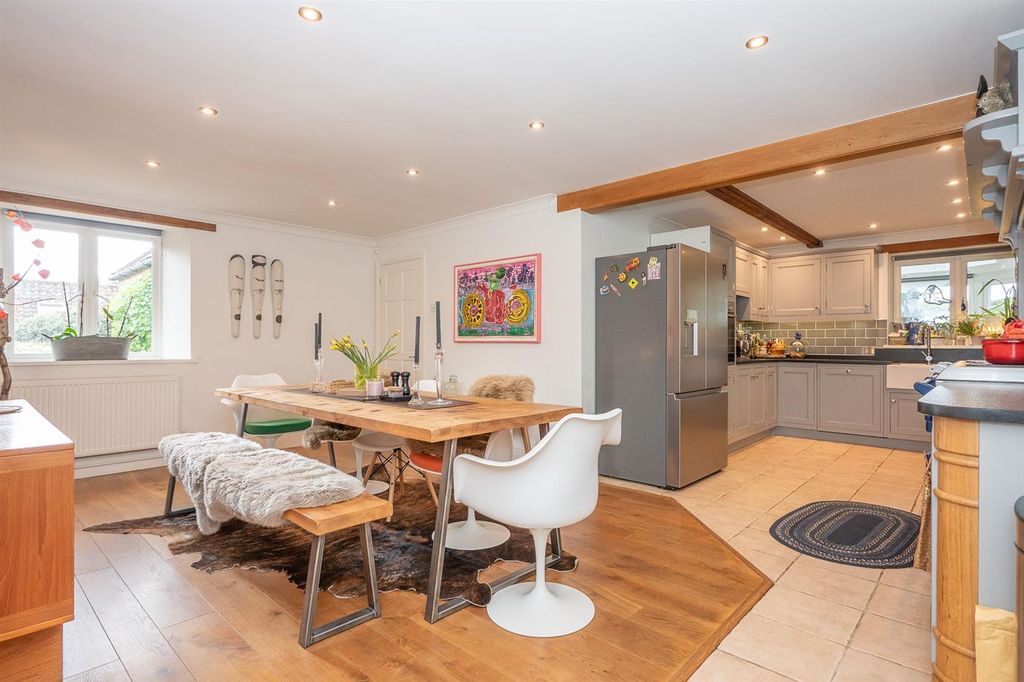 Property photo 2 of 51 Thestables-140.Jpg