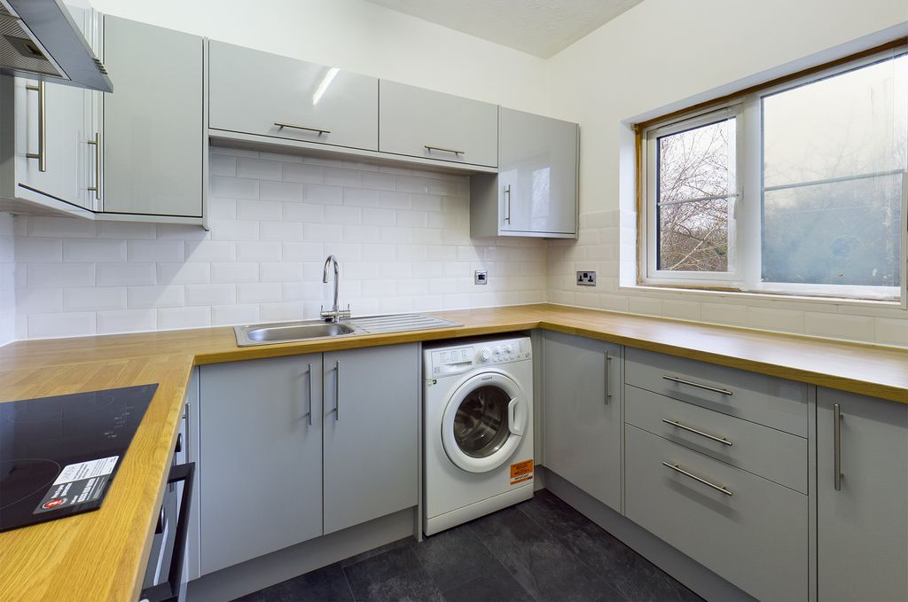 Property photo 3 of 7 Cam00227P1-Pr0154-Still02