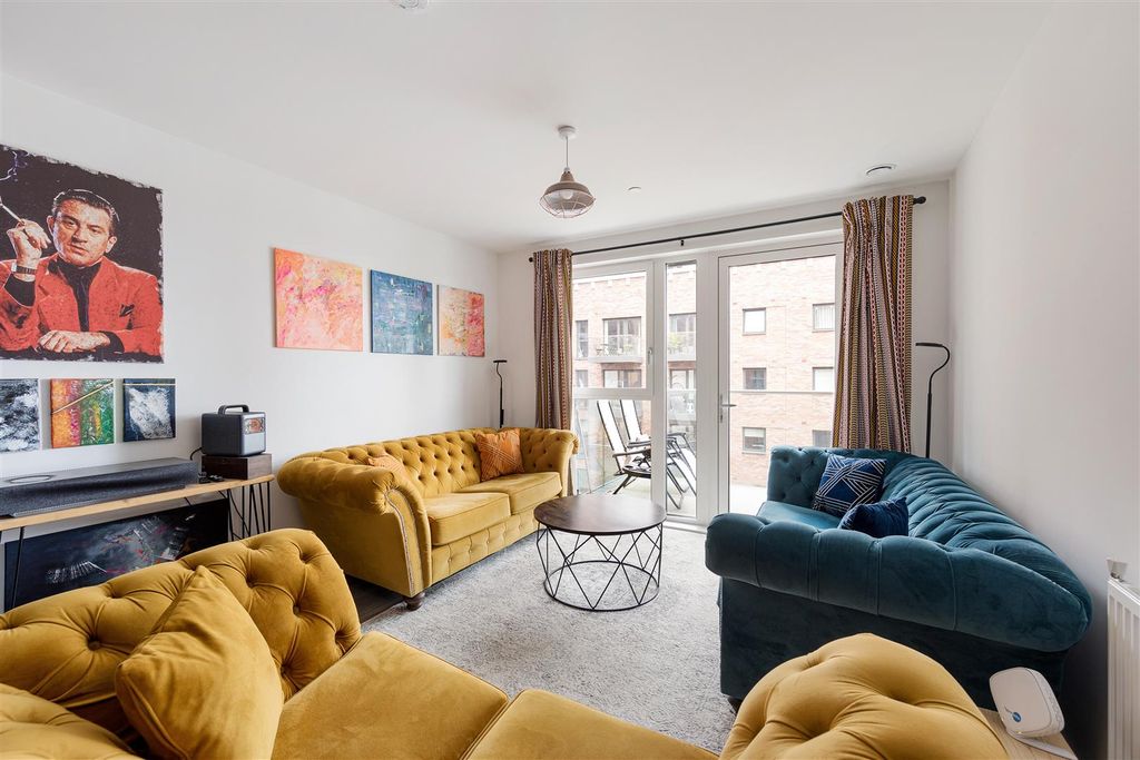 Property photo 1 of 26 Green Street, E13