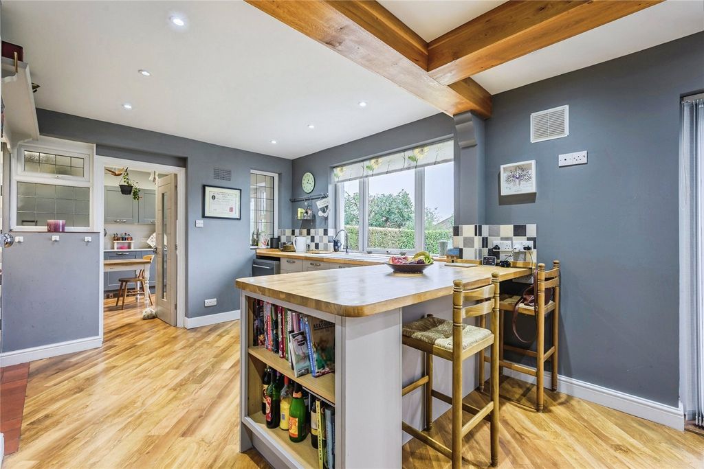 Property photo 2 of 26 Picture No. 15