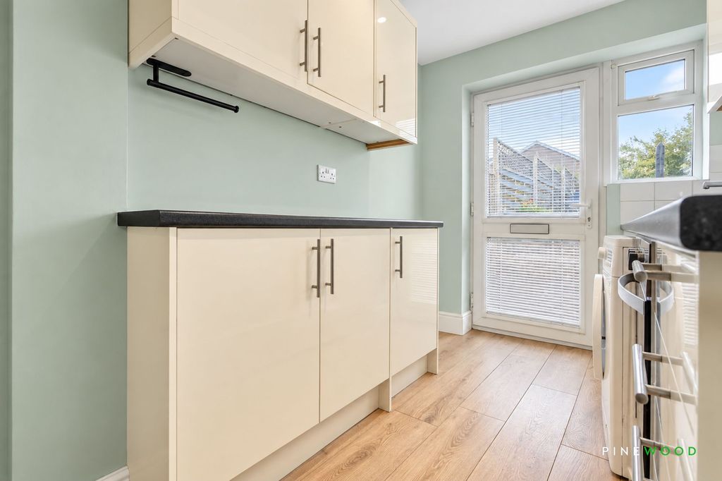 Property photo 3 of 19 Kitchen