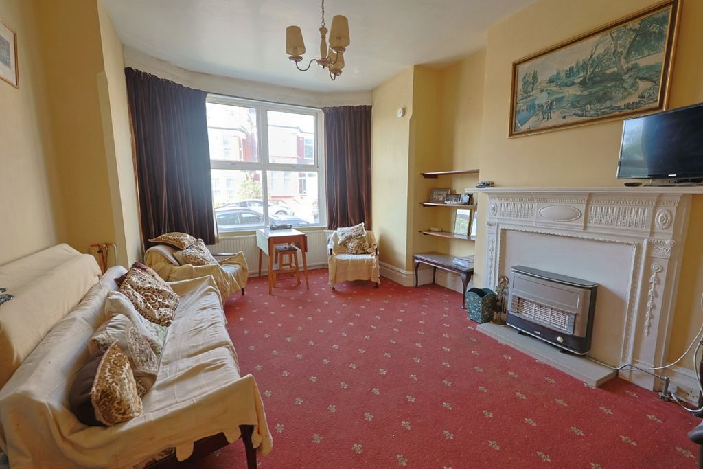 Property photo 3 of 14 4230163