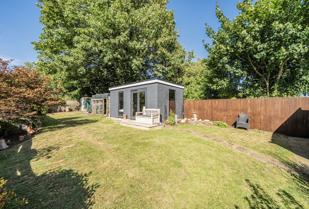 Property photo 2 of 20 1482641-18-6A47Ea...