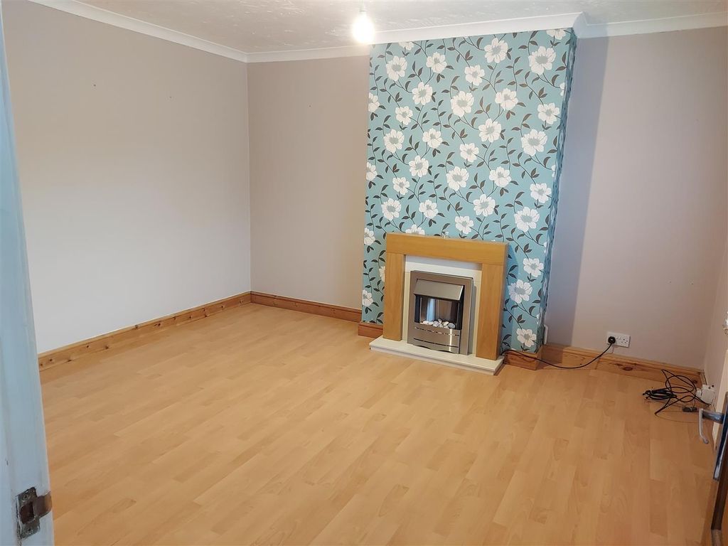 Property photo 3 of 15 Lounge.Jpg