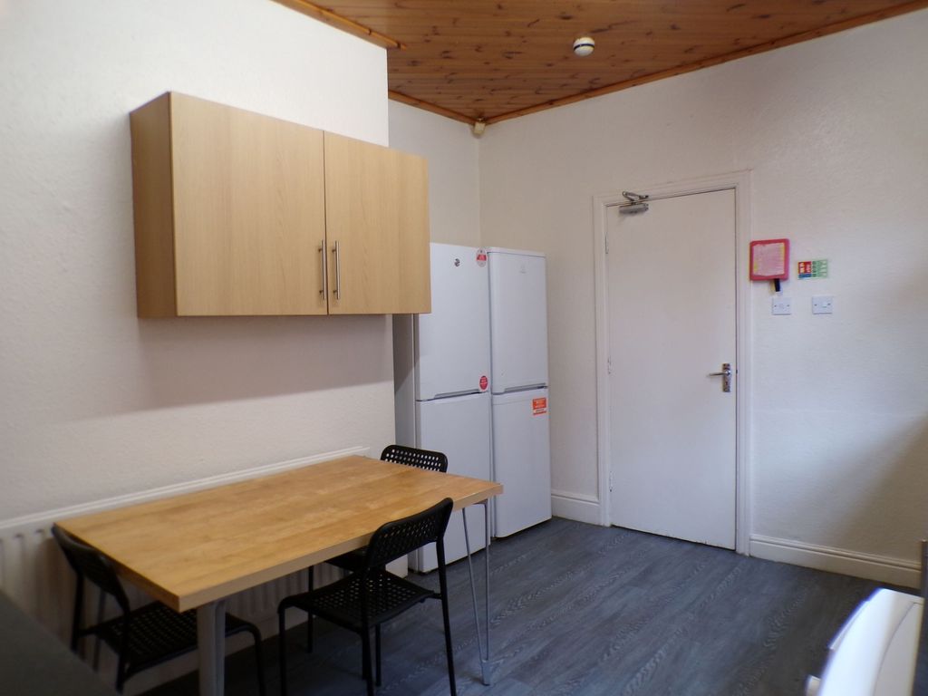 Property photo 3 of 11 A Straightforward Kitchen Area Featuring A Small W...