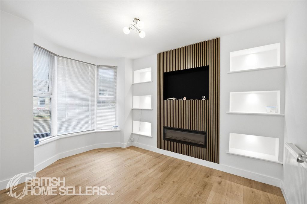 Property photo 2 of 15 Picture No. 10