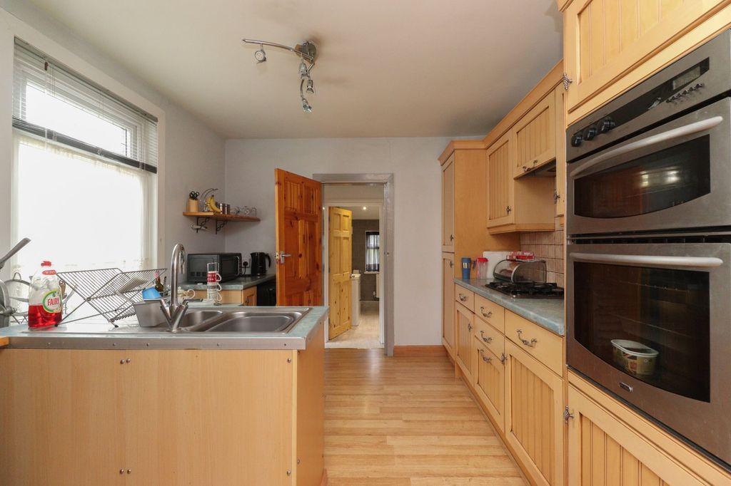 Property photo 3 of 17 Picture 3