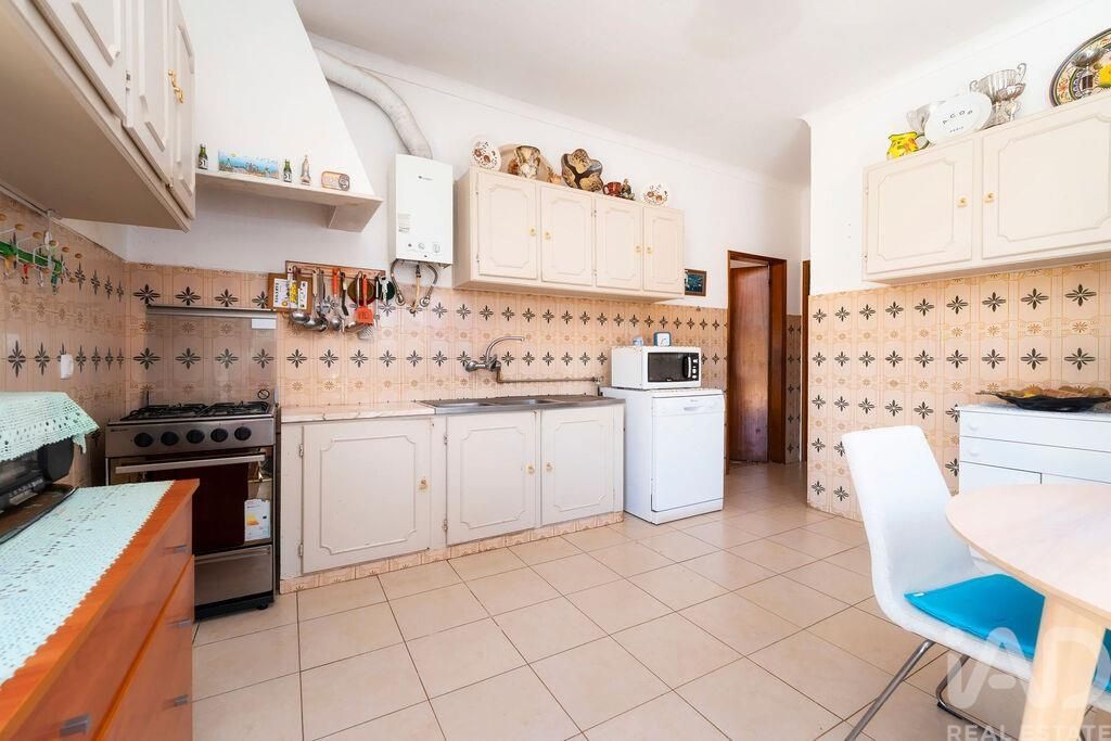 Property photo 3 of 39