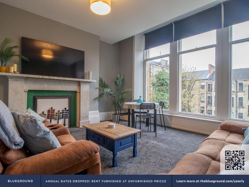 Property photo 3 of 31 Living Room