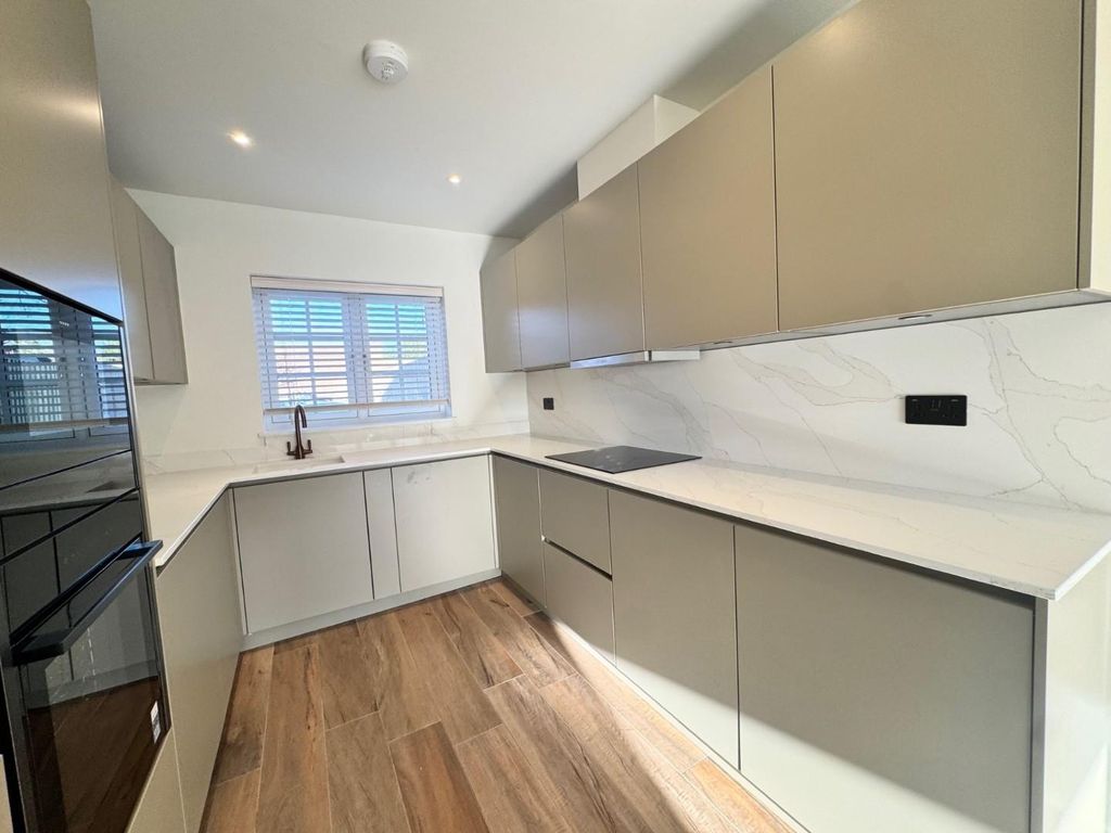 Property photo 3 of 12 Kitchen 2.Jpg