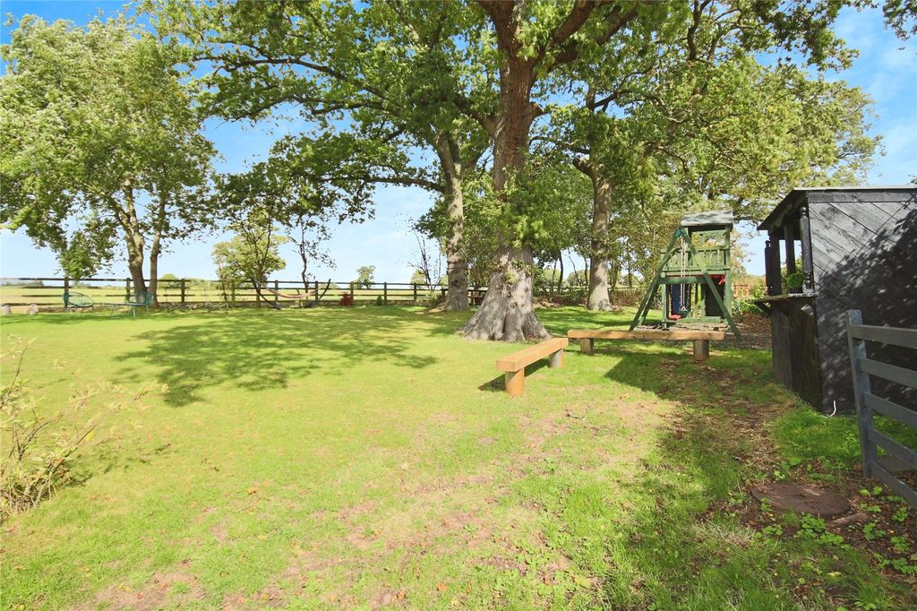 Property photo 3 of 20 The Spinney