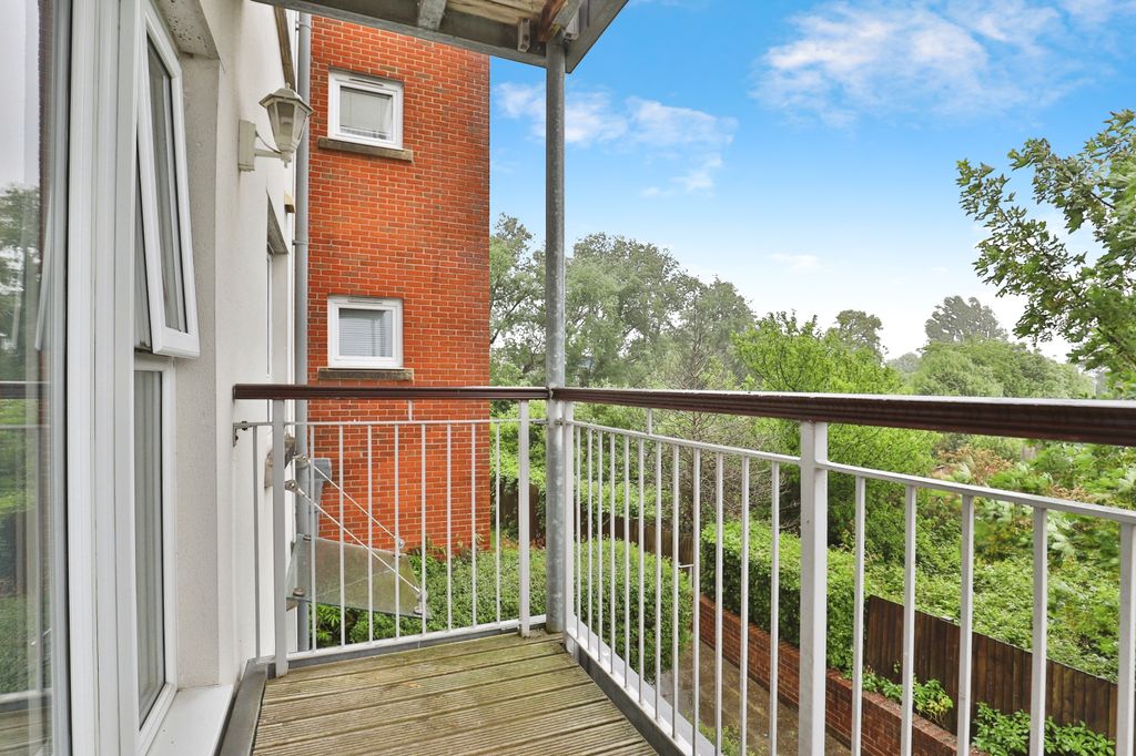 Property photo 2 of 20