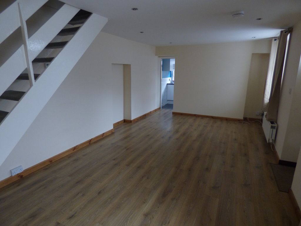 Property photo 3 of 7 Lounge