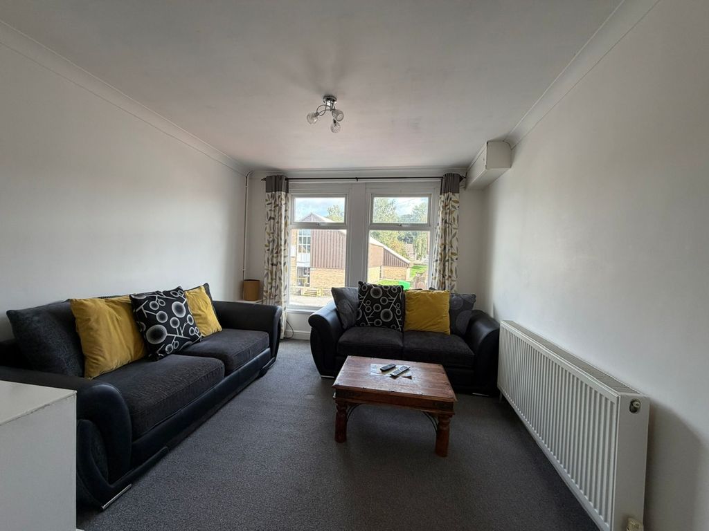 Property photo 3 of 27