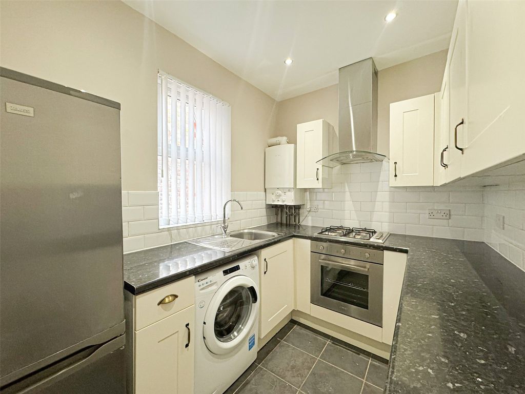 Property photo 2 of 9 Kitchen