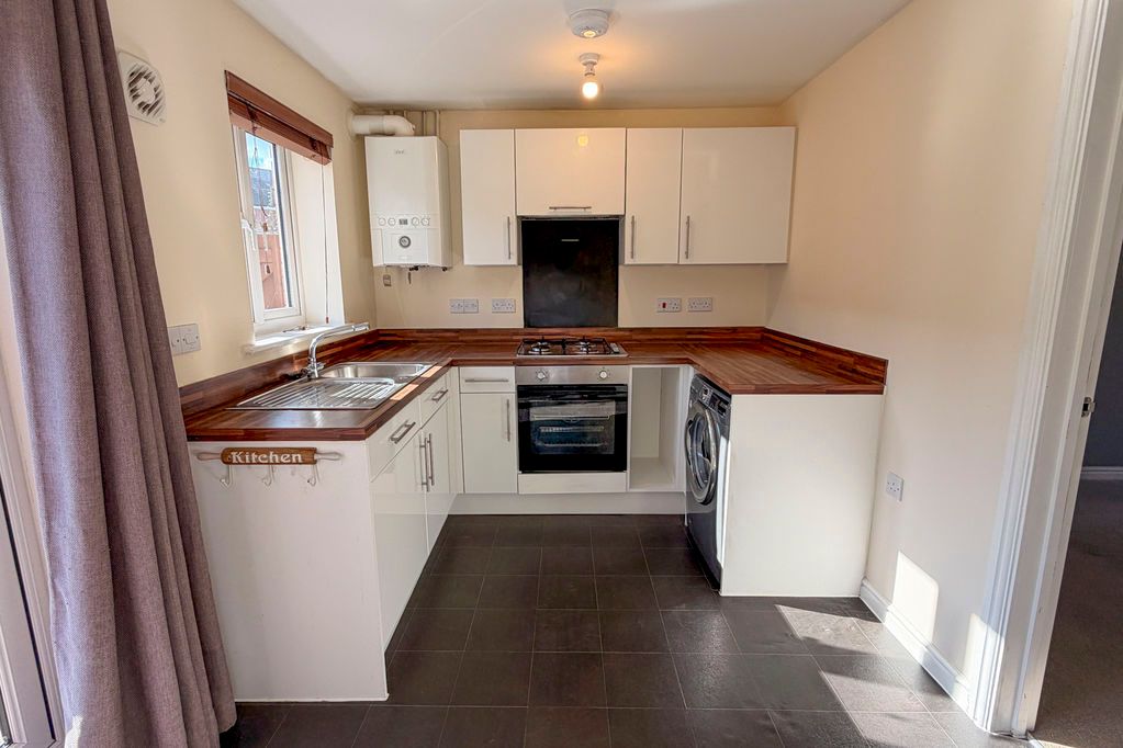 Property photo 3 of 21 Kitchen/Dining Room